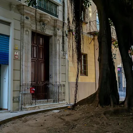 Loft Con Balcon En El Centro Historico De *